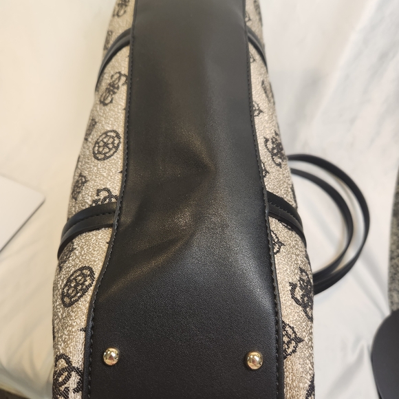 Guess Beyza Girlfriend Tote Black And Beige NWOT - Picture 6 of 11